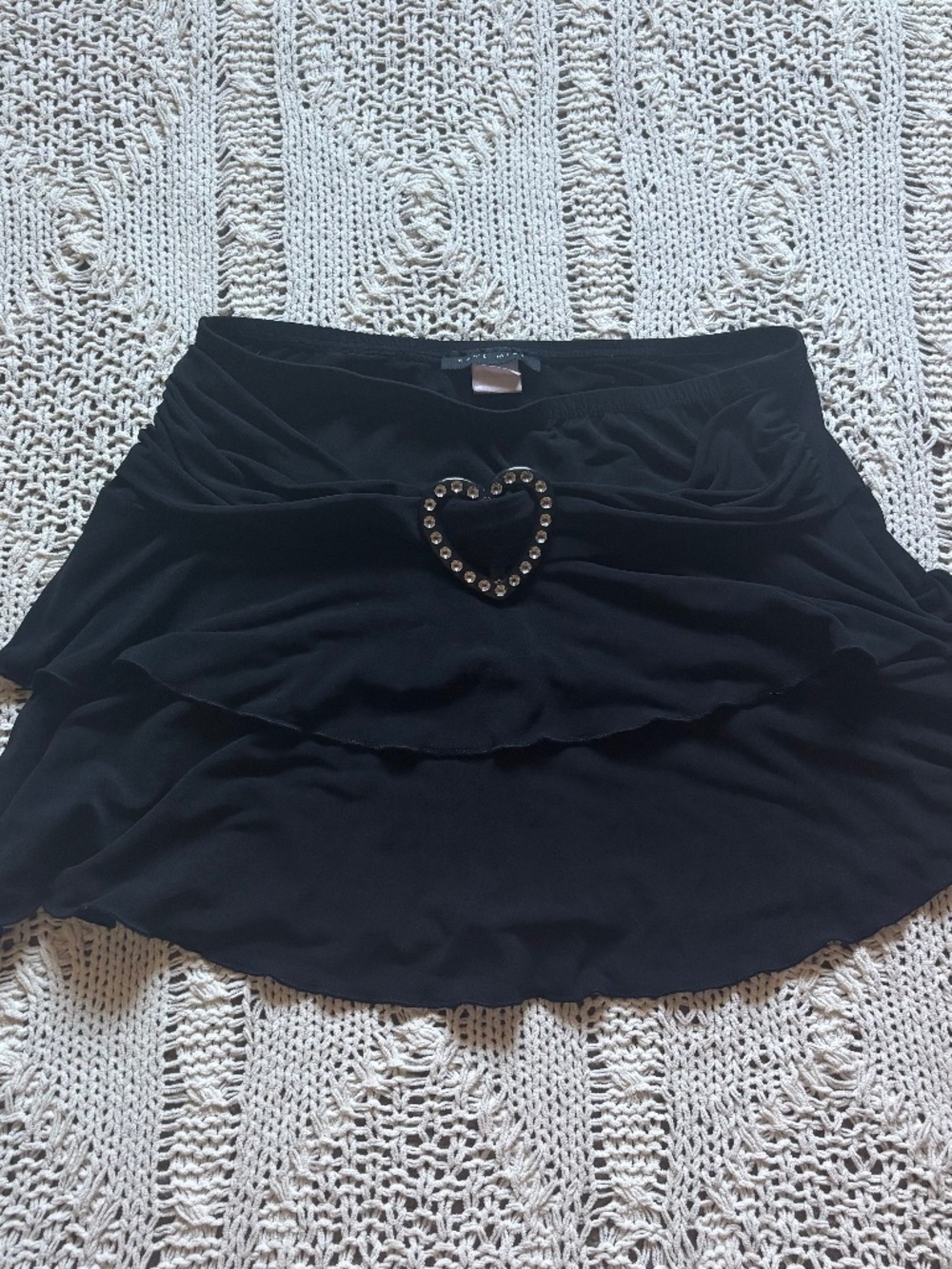True y2k black mini ruffle skirt heart buckle belt rhinestone 00s mcbling cute